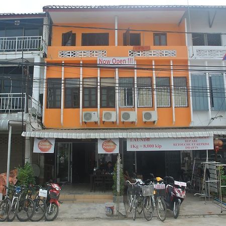 Orange Backpacker Hostel Vientiane Bagian luar foto