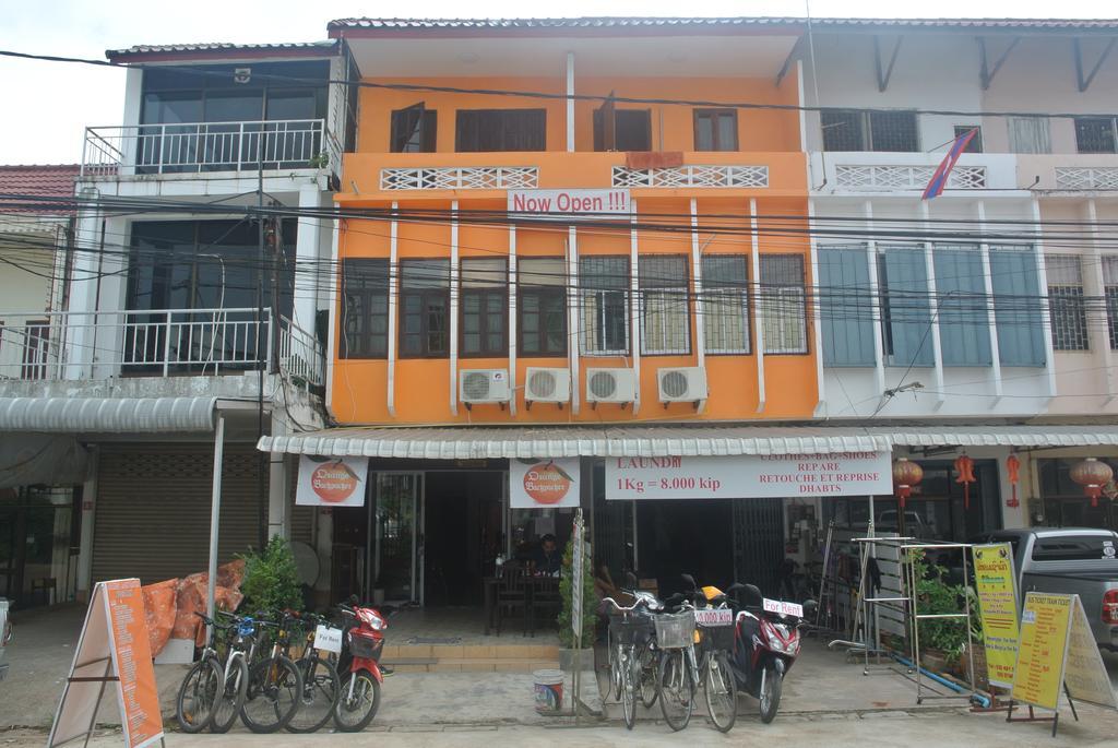 Orange Backpacker Hostel Vientiane Bagian luar foto