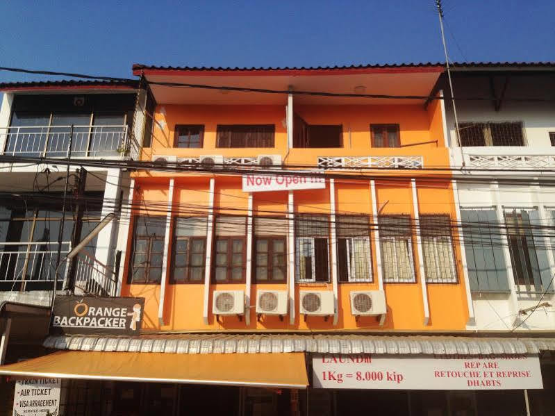 Orange Backpacker Hostel Vientiane Bagian luar foto