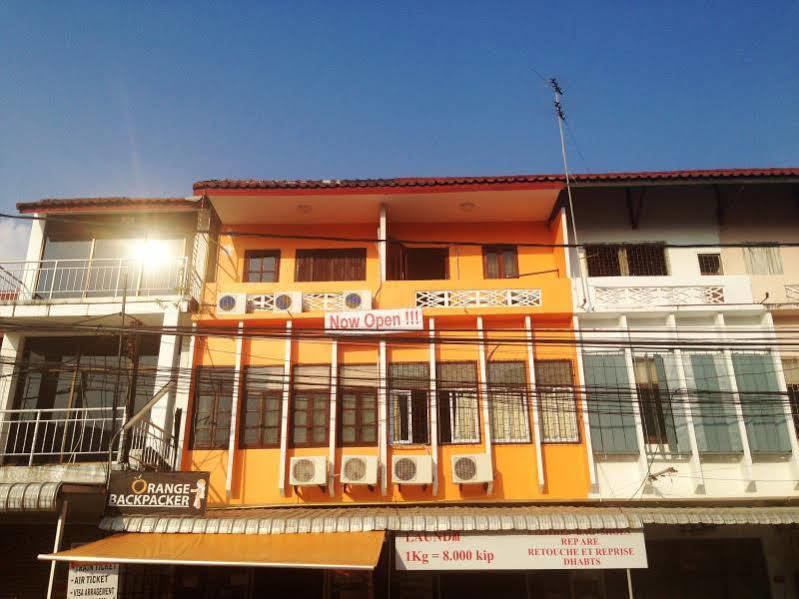 Orange Backpacker Hostel Vientiane Bagian luar foto