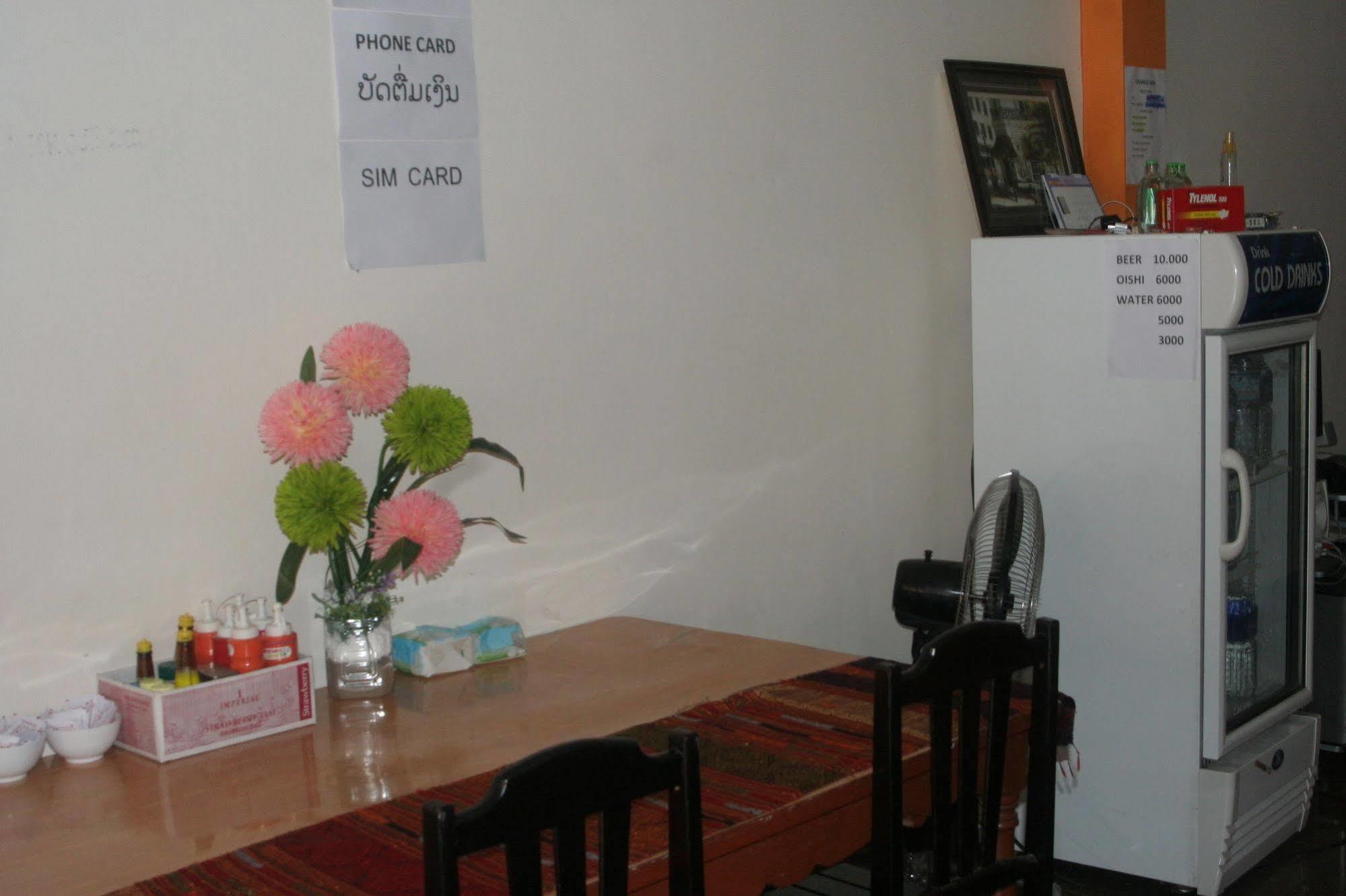 Orange Backpacker Hostel Vientiane Bagian luar foto