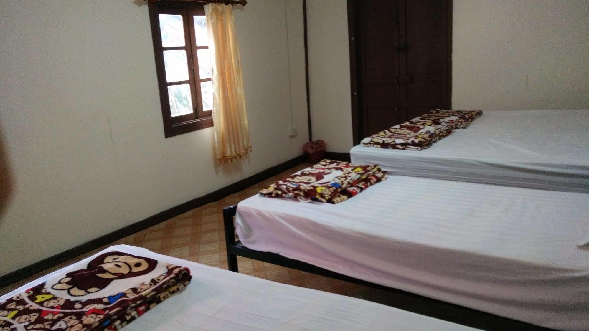 Orange Backpacker Hostel Vientiane Bagian luar foto