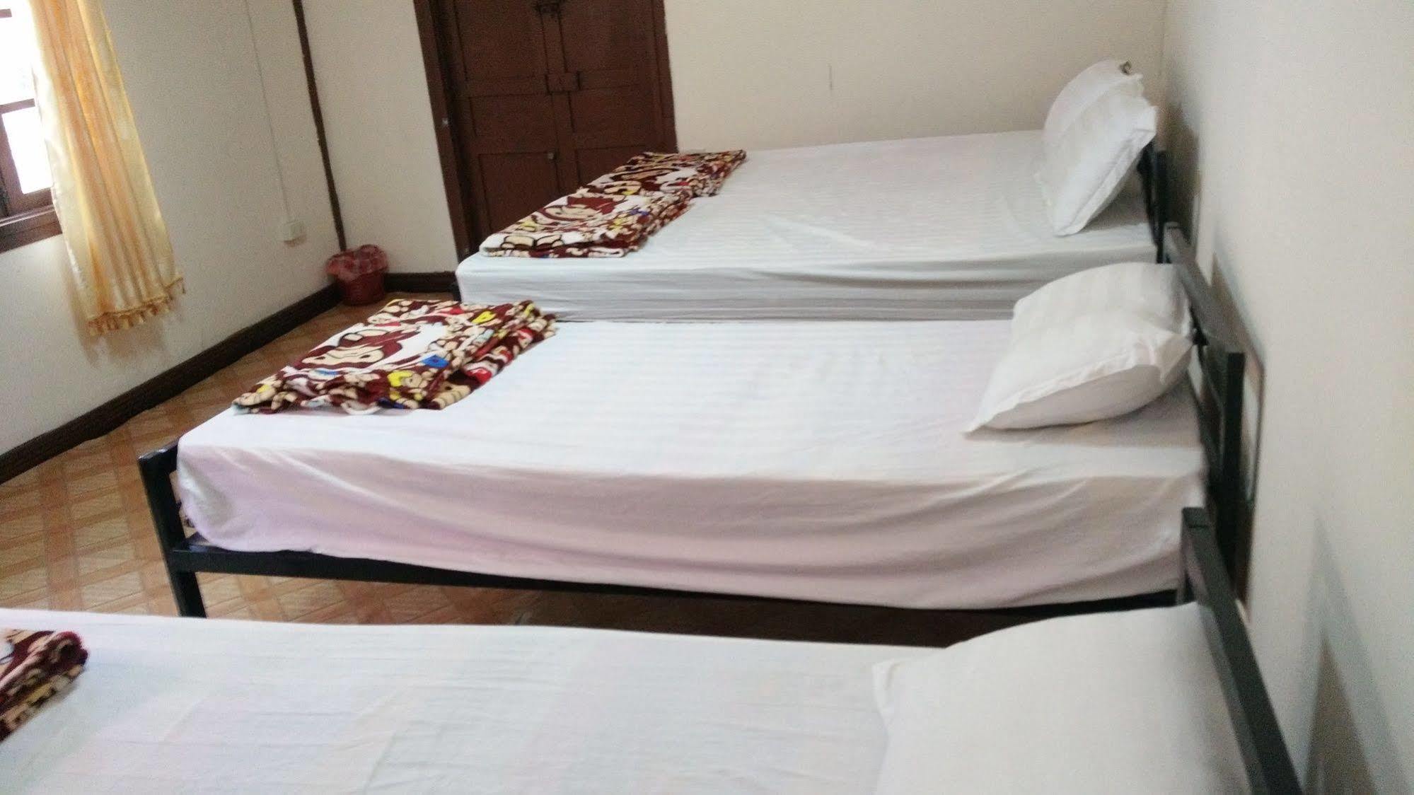 Orange Backpacker Hostel Vientiane Bagian luar foto
