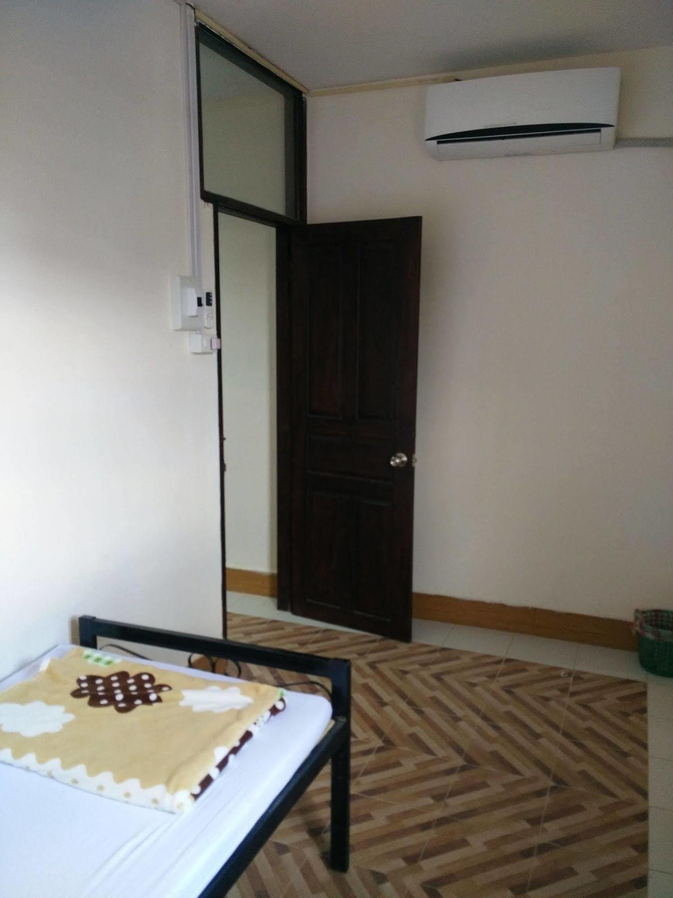 Orange Backpacker Hostel Vientiane Bagian luar foto