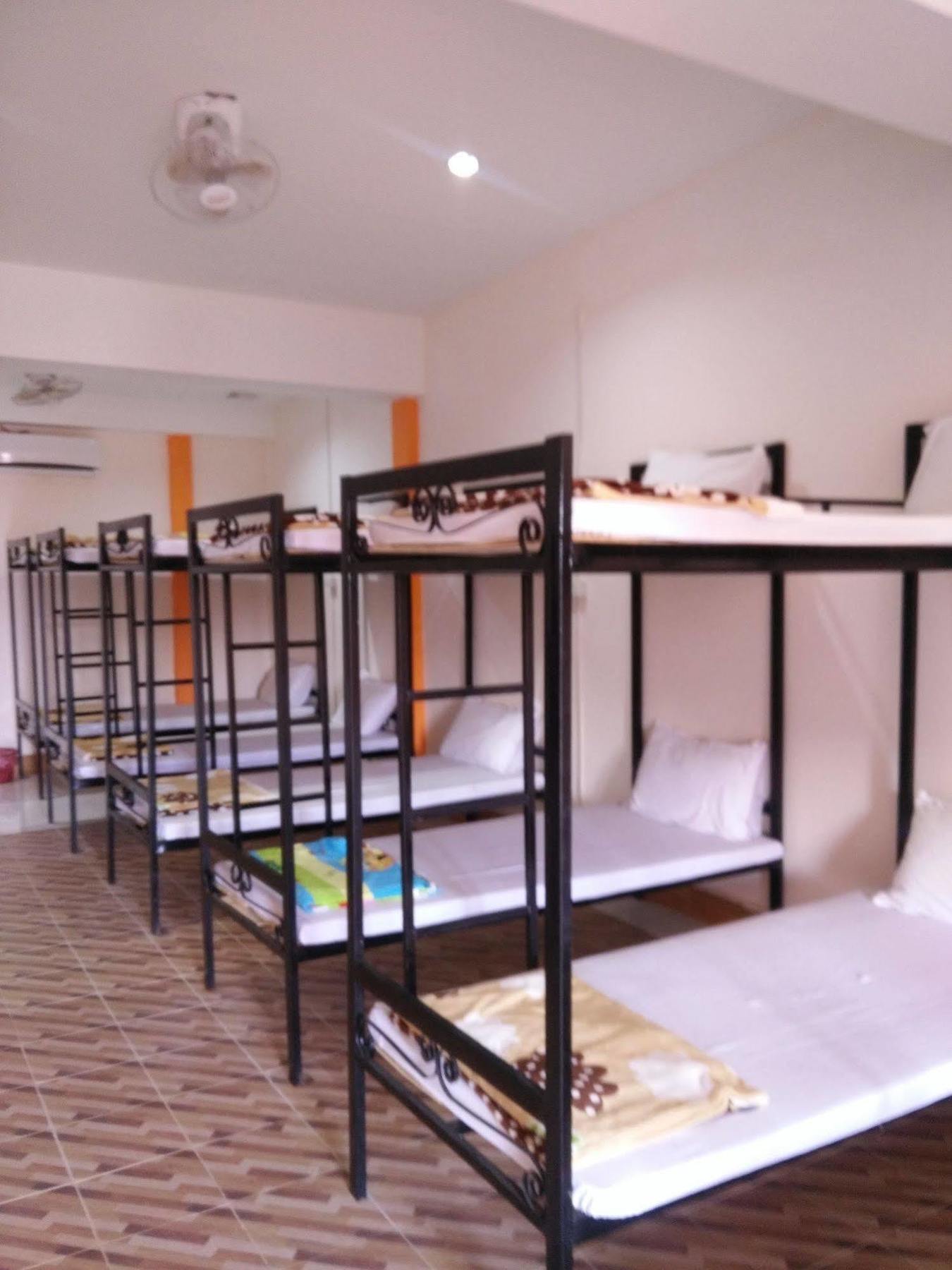 Orange Backpacker Hostel Vientiane Bagian luar foto