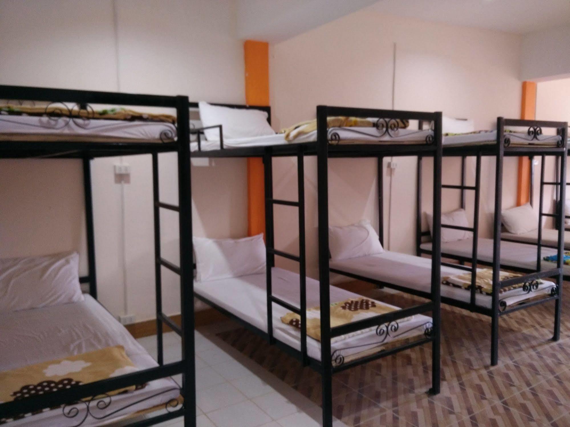 Orange Backpacker Hostel Vientiane Bagian luar foto