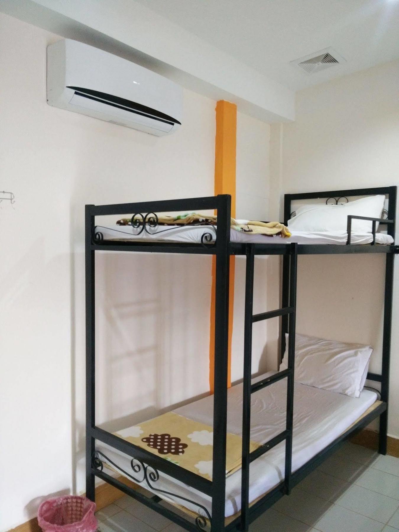 Orange Backpacker Hostel Vientiane Bagian luar foto