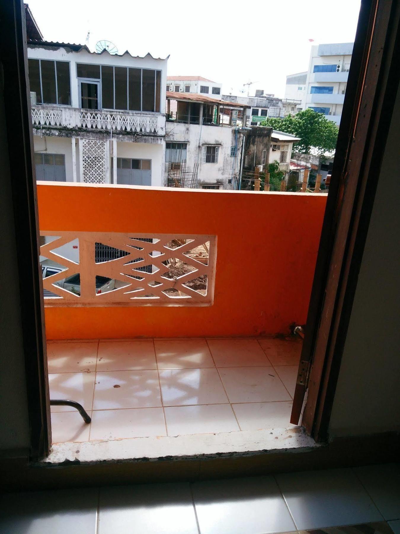 Orange Backpacker Hostel Vientiane Bagian luar foto
