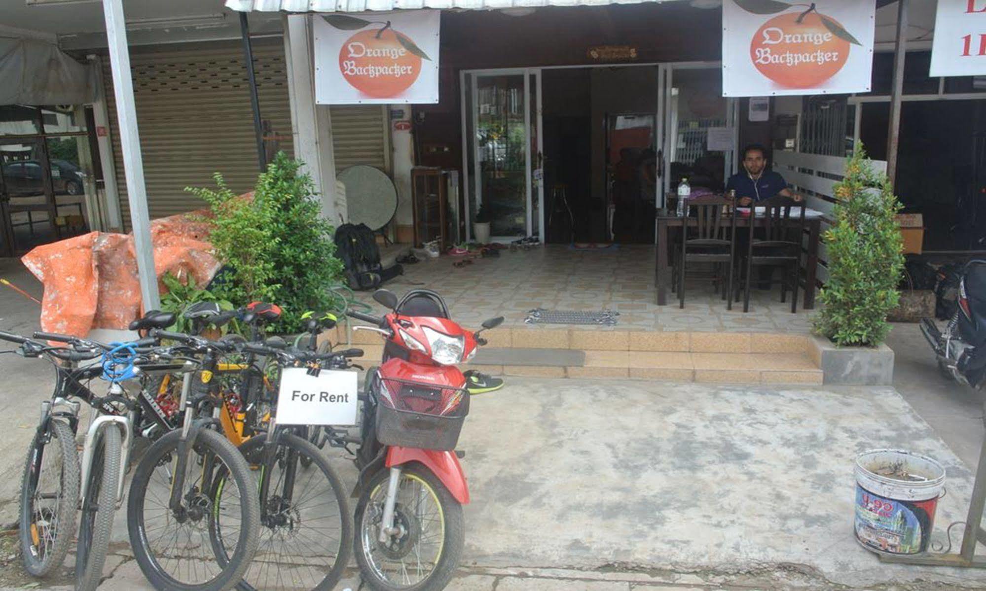 Orange Backpacker Hostel Vientiane Bagian luar foto